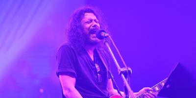 আজ ঢাবিতে গাইবেন জেমস